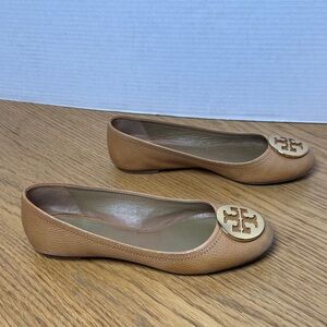 TORY BURCH Reva‎ Brown/Tan Leather Flats Gold Logo Rounded Toe Classic Preppy 8